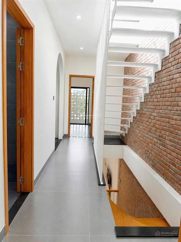 Chỉ cần bán nhanh căn nhà 2 tầng tâm huyết mặt tiền đường 5,5m hoà thọ đông giá sụp hầm
