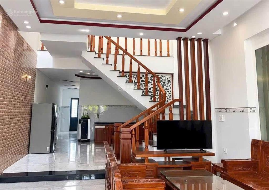 Nhà 2 tầng 2 mê đường 5,5m giá tốt hòa xuân
