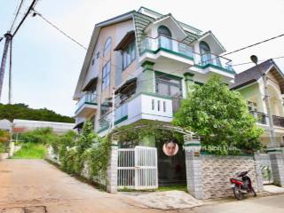 Gia đình chuyển chỗ ở cần bán biệt thự 3 mặt tiền ngô gia tự full nội thất