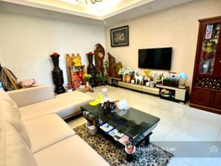Cần bán villa sân vườn mặt tiền đường trần khánh dư đà lạt