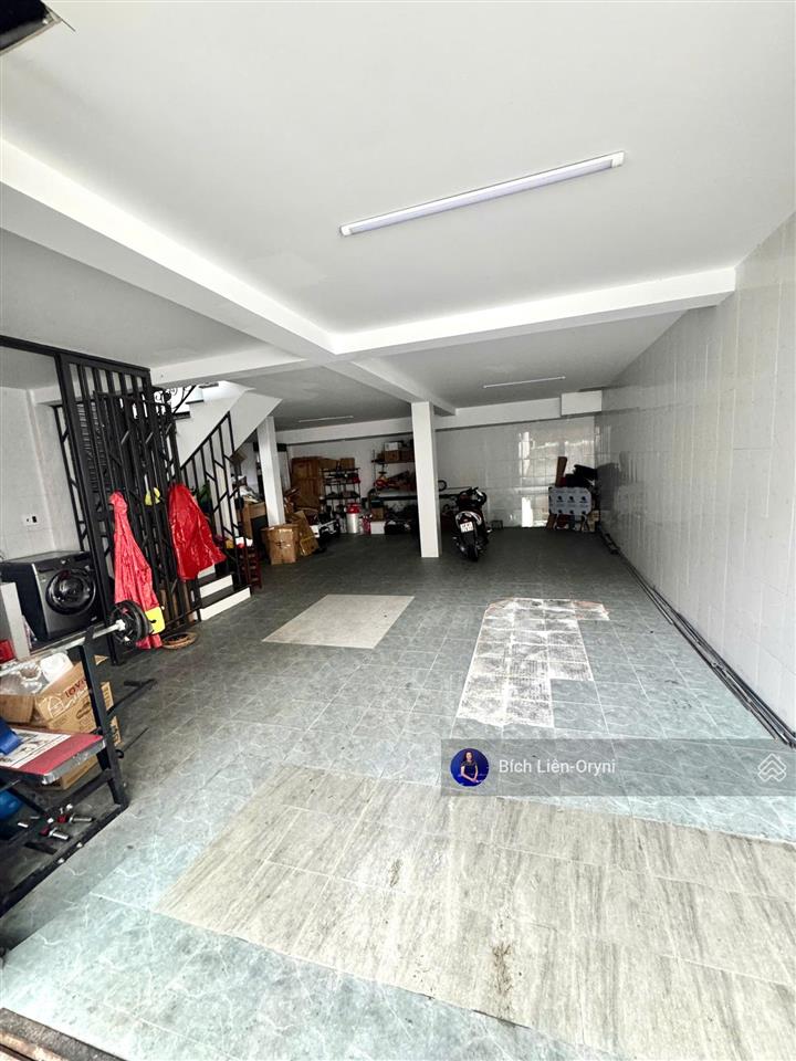Gia đình chuyển chỗ ở cần bán gấp nhà sân vườn 2 mặt tiền lô góc trung tâm