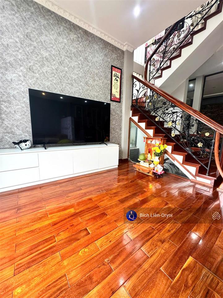 Gia đình chuyển chỗ ở cần bán gấp nhà sân vườn 2 mặt tiền lô góc trung tâm