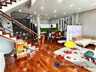 Gia đình chuyển chỗ ở cần bán gấp nhà sân vườn 2 mặt tiền lô góc trung tâm