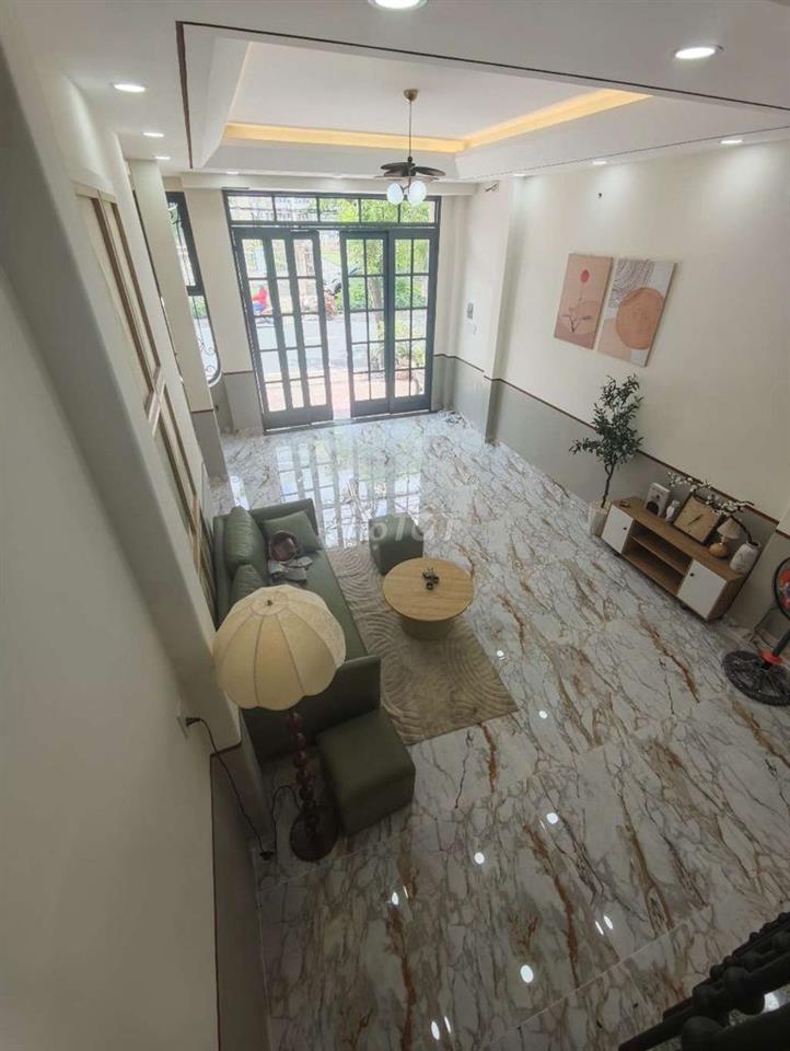Nhà 4 tấm. Mặt tiền Hưng Phú.