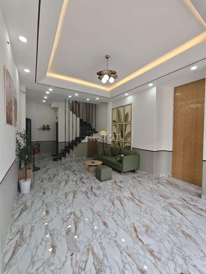 Nhà 4 tấm. Mặt tiền Hưng Phú.