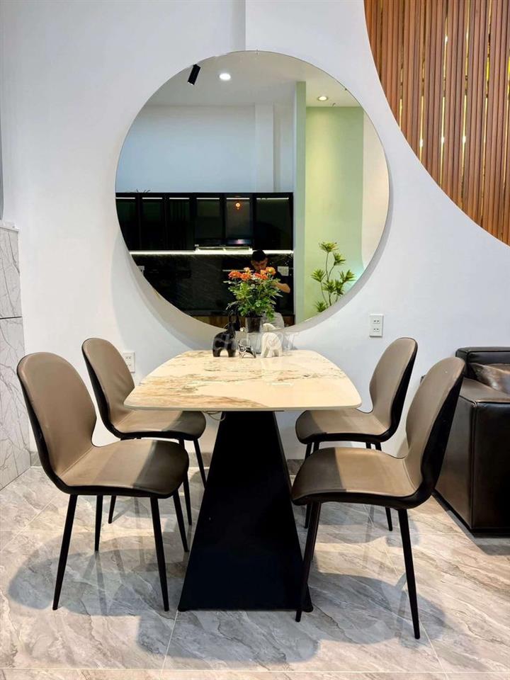 Nhà đúc 3 tấm. Phạm hùng sát Q5