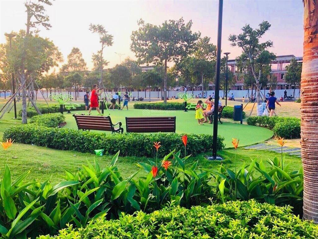 Nhà phố swanpark 1 trệt 2 lầu (đẹp như hình), vị trí thoáng mát cạnh công viên, giá full chỉ 4.9 tỷ