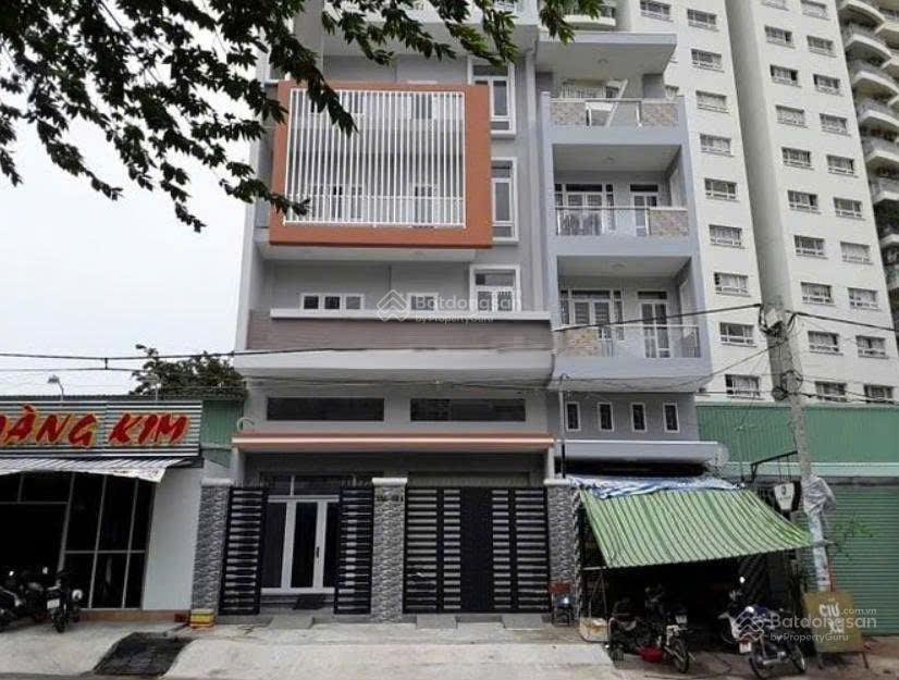 Cho thuê nhà nguyên căn(8x15m) mặt tiền chợ lớnkhu vực sầm uất ngay bình phúcó thang máy giá đẹp
