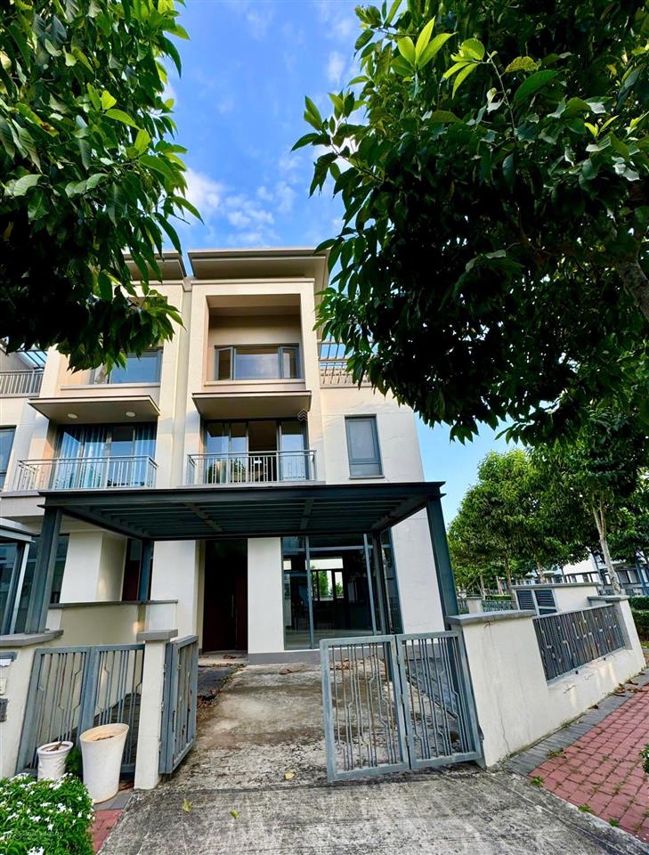 Nhà phố góc swanpark 3 tầng siêu đẹp, sân cực rộng ngang 9.3m  vị trí đường lớn, cạnh công viên