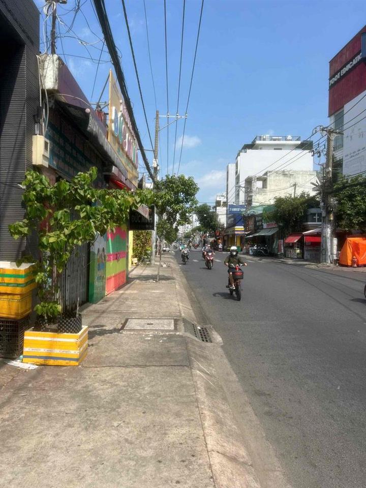 Chủ kẹt bán gấp MTNB Đỗ Bí. Dt 5.6m x 18m. Cấp 4. Giá 10.9 tỷ