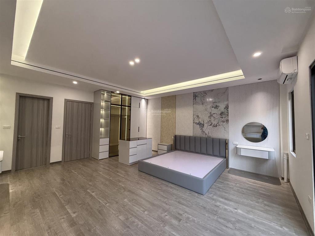 Nhà mới 7 tầng thang máy đối diện aeon mall long biên