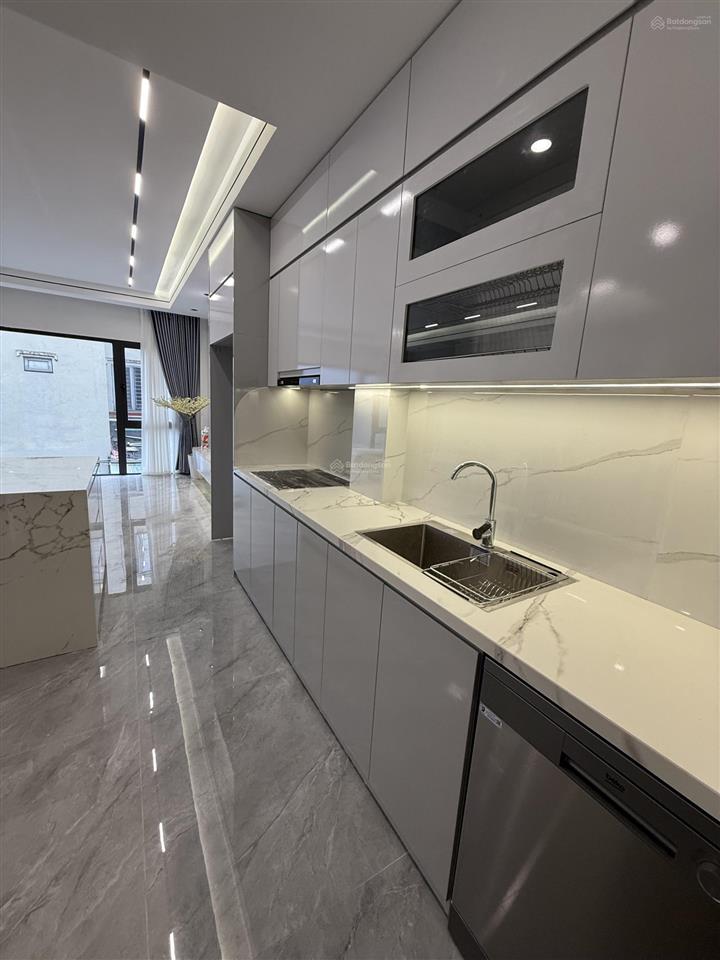 Nhà mới 7 tầng thang máy đối diện aeon mall long biên