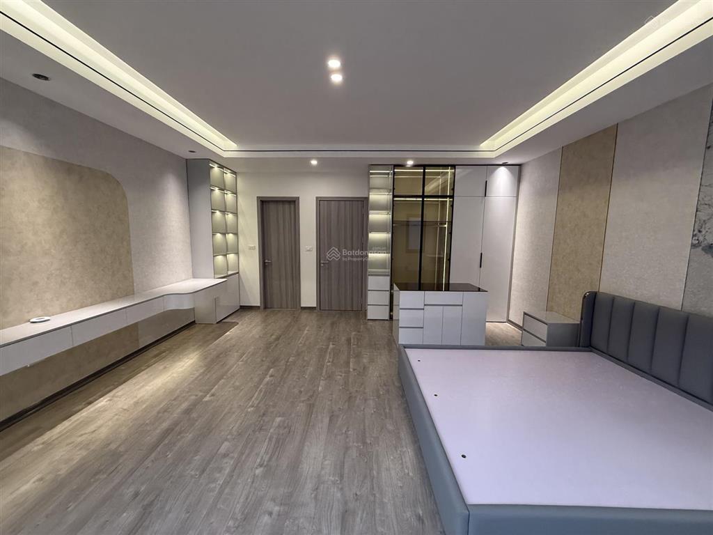Nhà mới 7 tầng thang máy đối diện aeon mall long biên