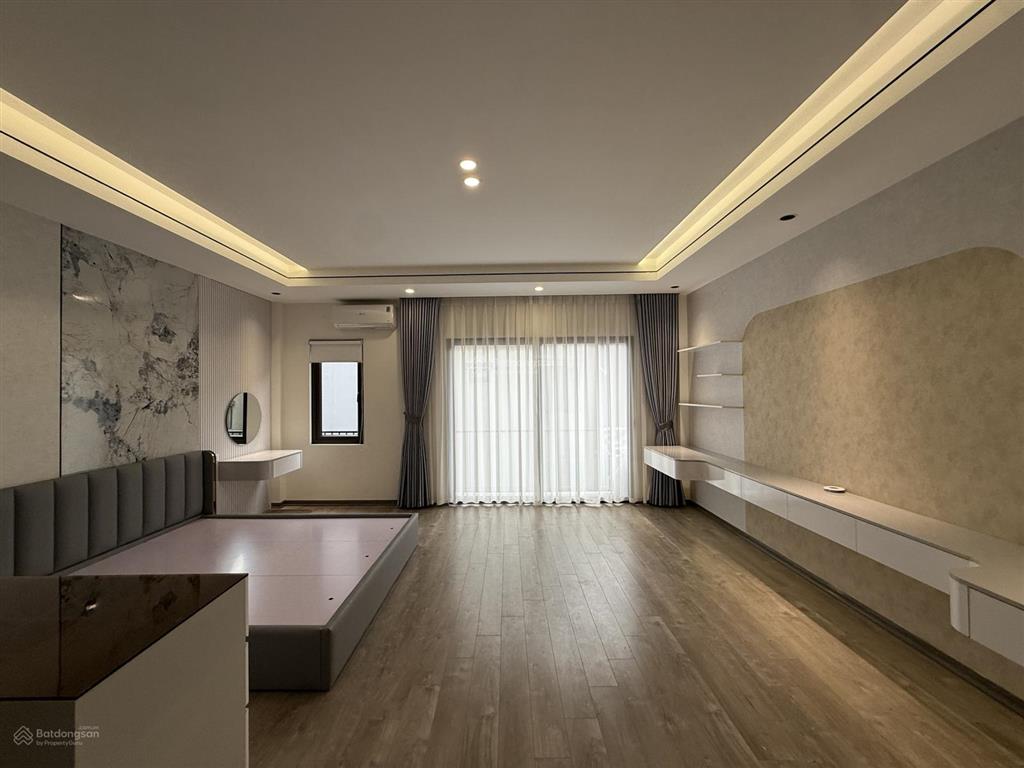 Nhà mới 7 tầng thang máy đối diện aeon mall long biên