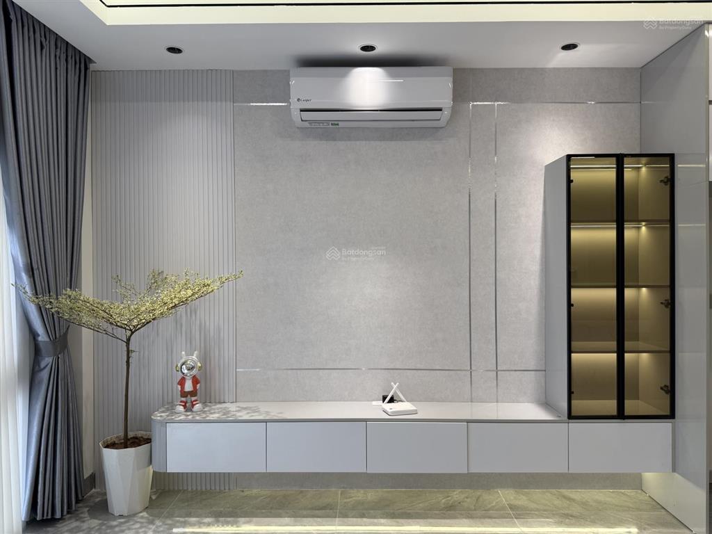 Nhà mới 7 tầng thang máy đối diện aeon mall long biên