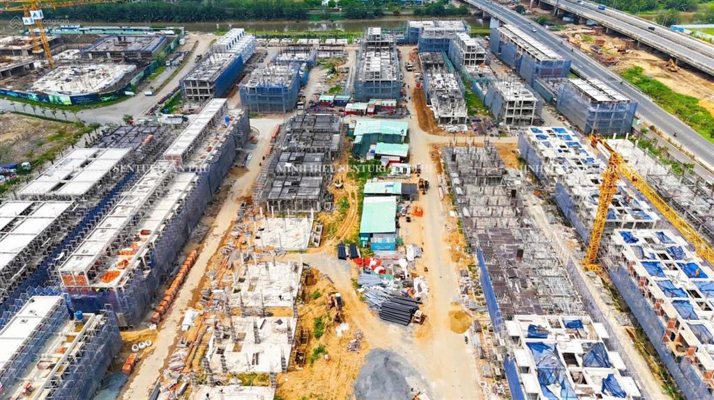 Top nhà phố đáng mua nhất senturia an phú t4/2026   0938 470 ***