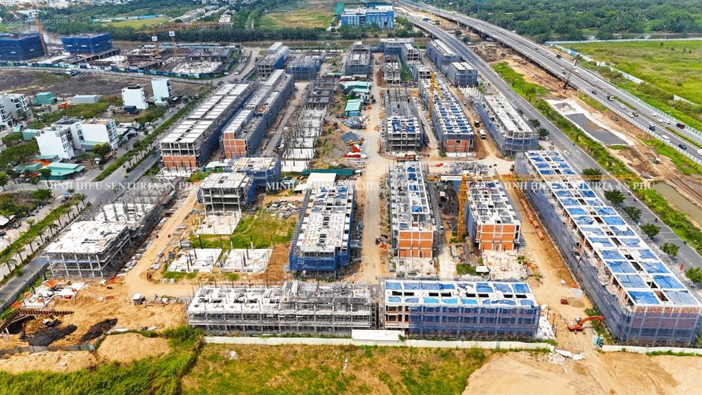 Nhà phố 5x15 hàng hiếm giá tốt nhất senturia an phú tháng 05/2026 chỉ 272 triệu/m2  0938 470 ***