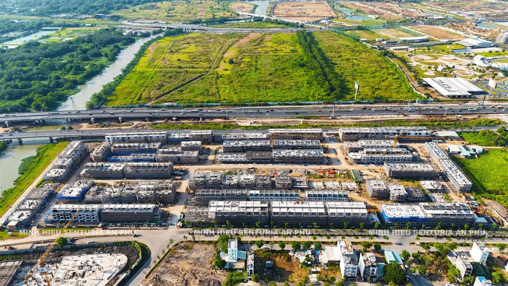 Nhà phố 5x15m hiếm có giá tốt senturia an phú tháng 08/2026 chỉ 267 triệu/m2.  0938 470 ***