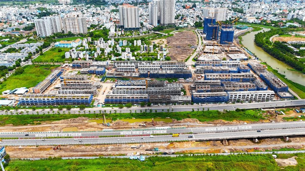 Nhà phố 5x15m hiếm có giá tốt senturia an phú tháng 08/2026 chỉ 267 triệu/m2.  0938 470 ***