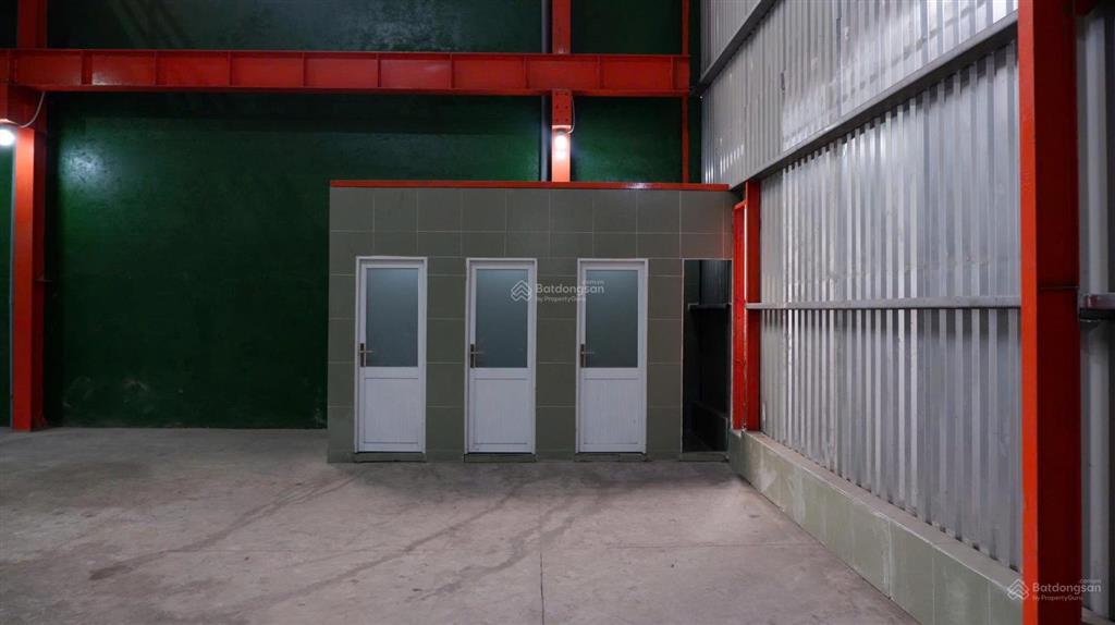 Cho thuê kho xưởng 1.100m2 mặt tiền đường quốc lộ 1a, p. an phú đông, quận 12
