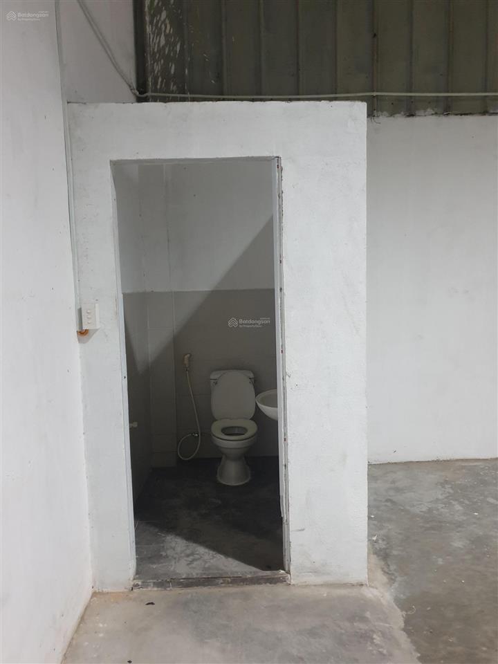Cho thuê kho 1300m2 đường cộng hòa ngay sân bay tân sơn nhất, cont 40 vào kho, bảo vệ kho 24/24