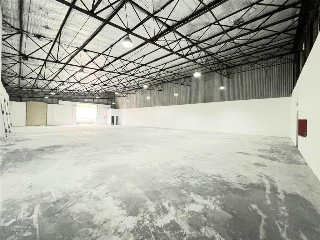 Cho thuê kho 1300m2 đường cộng hòa ngay sân bay tân sơn nhất, cont 40 vào kho, bảo vệ kho 24/24