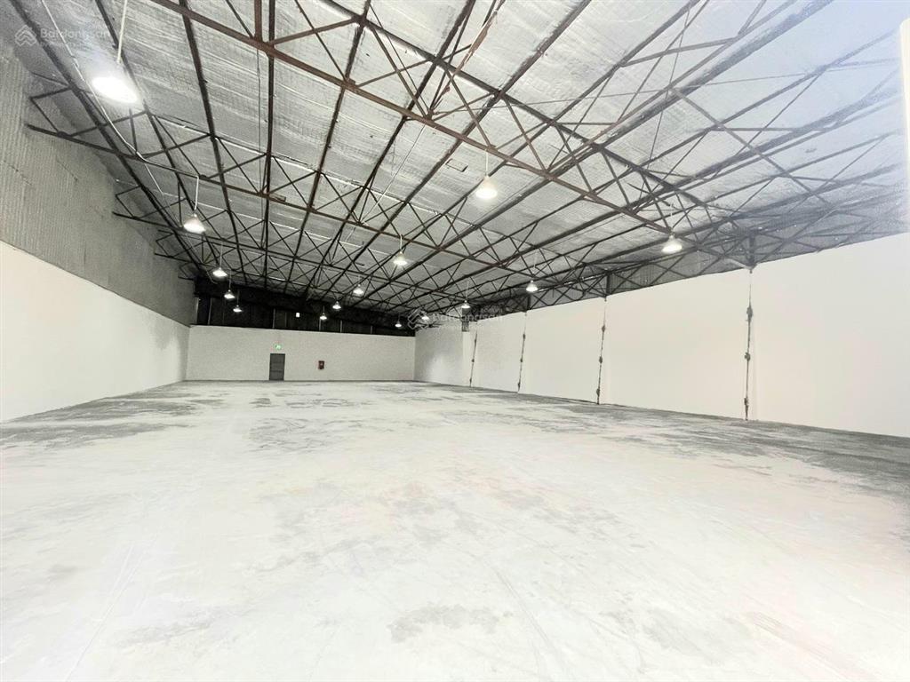 Cho thuê kho 1300m2 đường cộng hòa ngay sân bay tân sơn nhất, cont 40 vào kho, bảo vệ kho 24/24