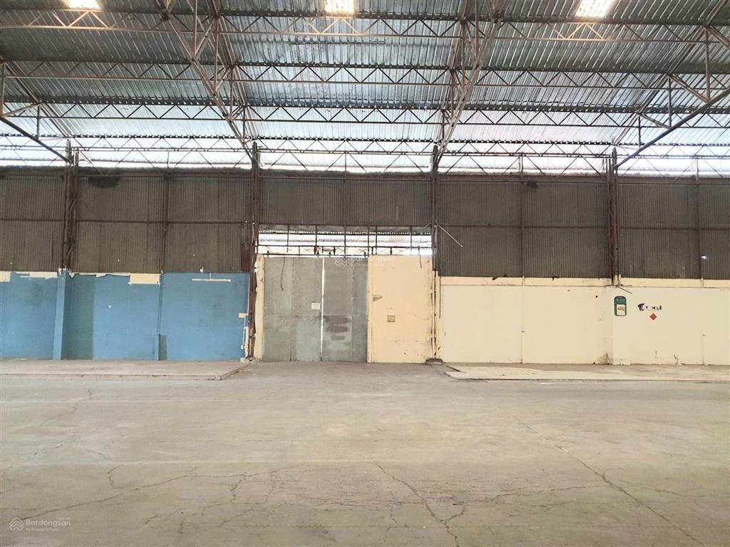 Cho thuê kho, nhà xưởng dt 900m2 gần cầu chà và quận 8