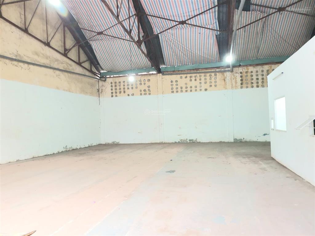 Cho thuê kho, nhà xưởng 350m2, gần cầu chà và quận 5