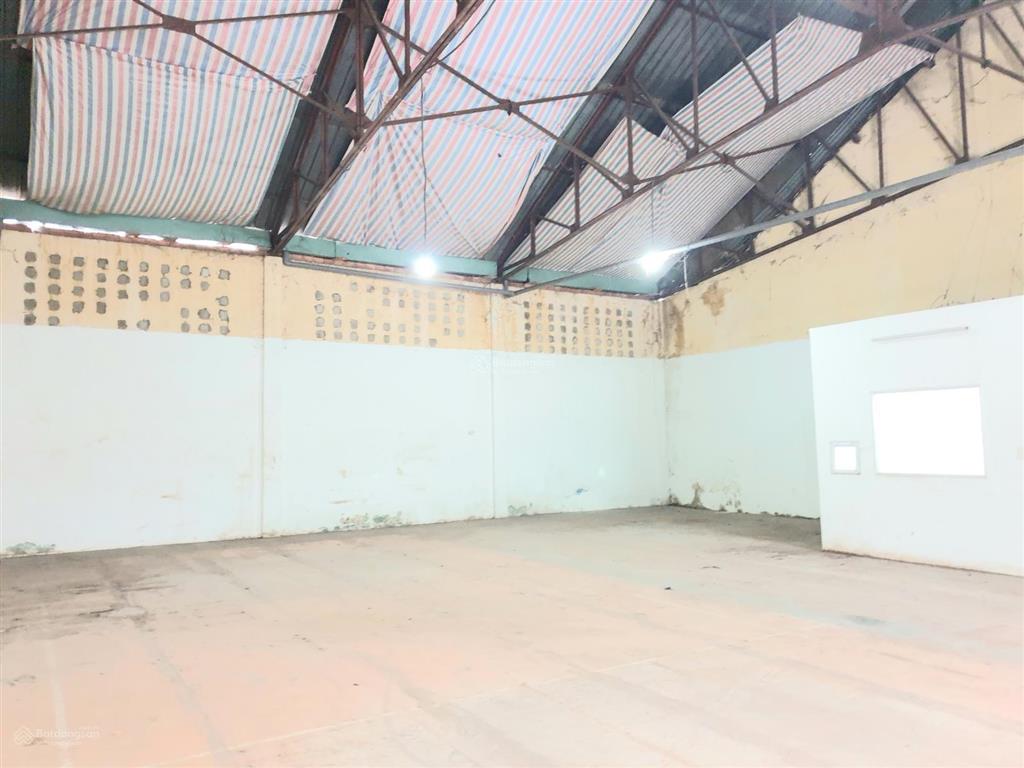 Cho thuê kho, nhà xưởng 350m2, gần cầu chà và quận 5