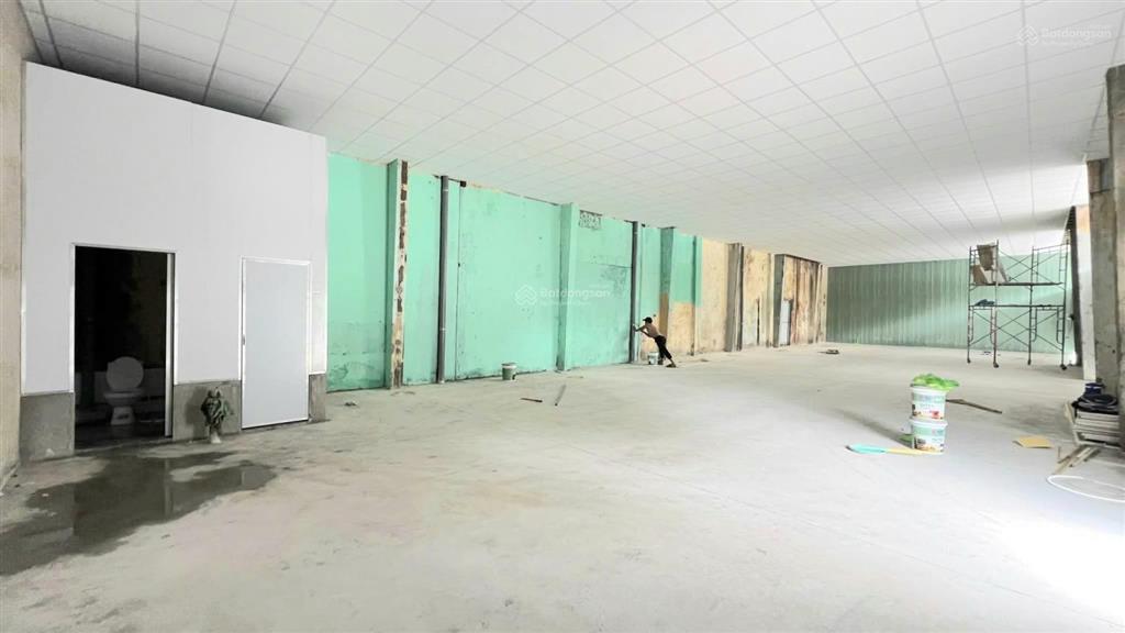 Cho thuê kho, nhà xưởng 300m2 gần sân bay tại bình thạnh
