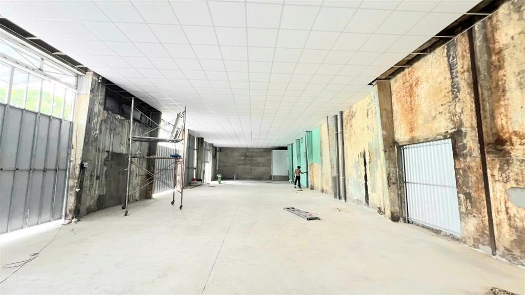 Cho thuê kho, nhà xưởng 300m2 gần sân bay tại bình thạnh