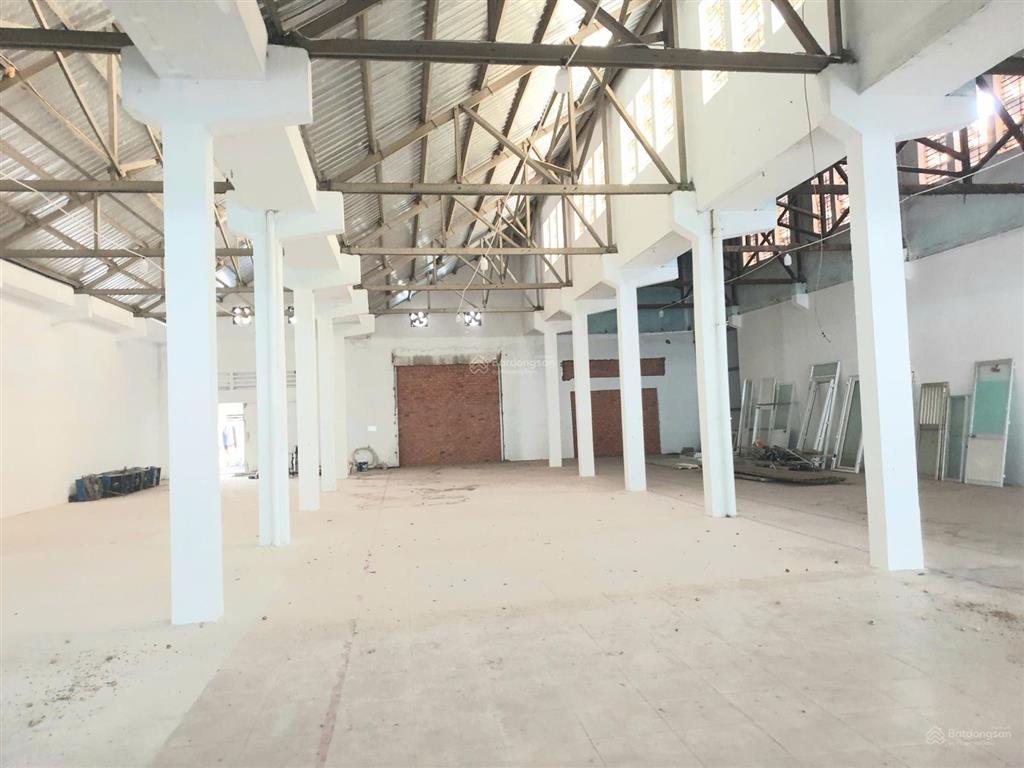 Cho thuê kho ngay công viên lê thị riêng trung tâm q10 cont vào kho dt 450m2