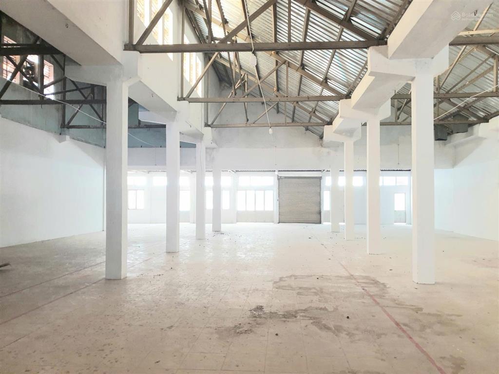 Cho thuê kho ngay công viên lê thị riêng trung tâm q10 cont vào kho dt 450m2
