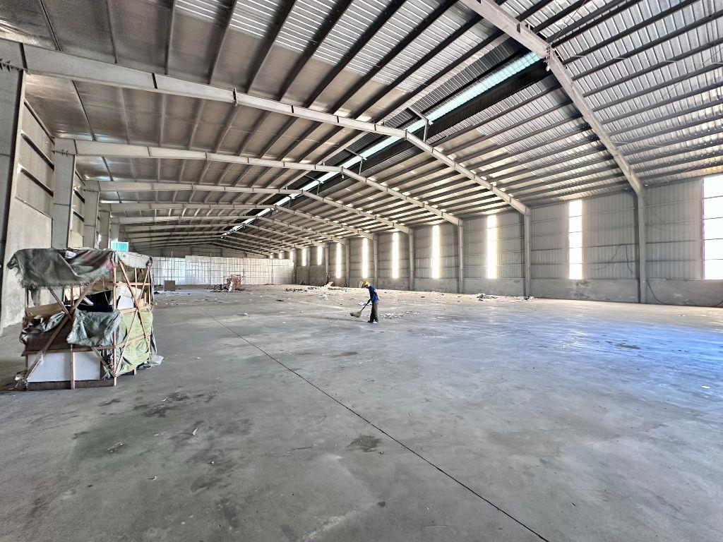 1050m2 kho xưởng khu vực Cổ Linh cần cho thuê, container ra vào, giá 145tr/th