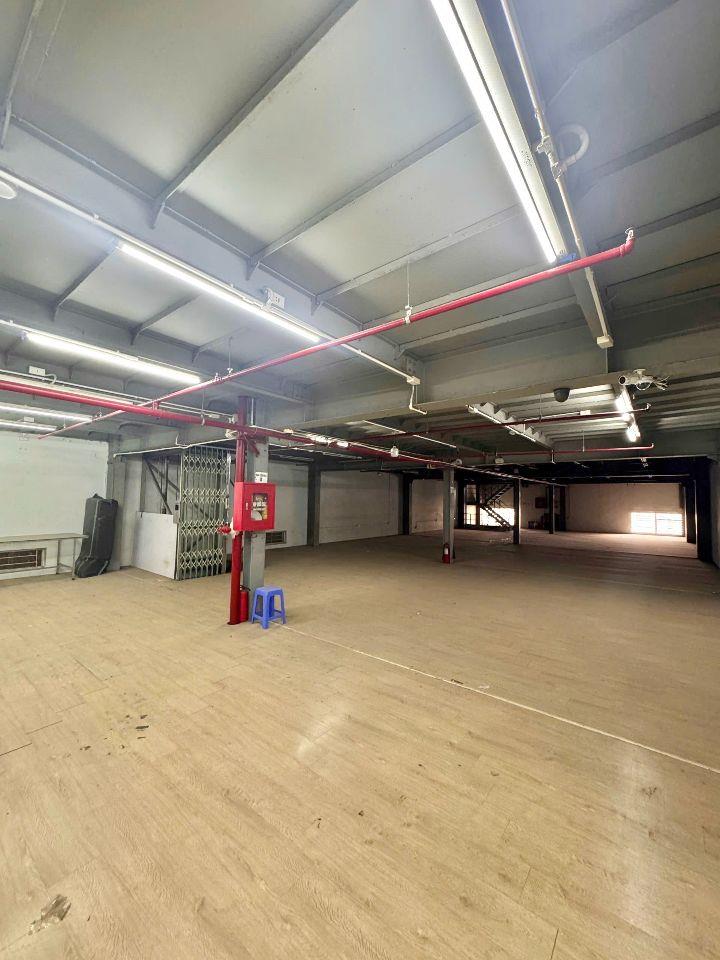 Cho thuê nhà xưởng khu vực Cổ Linh, DTSD 2050m, container đỗ, pccc tự động
