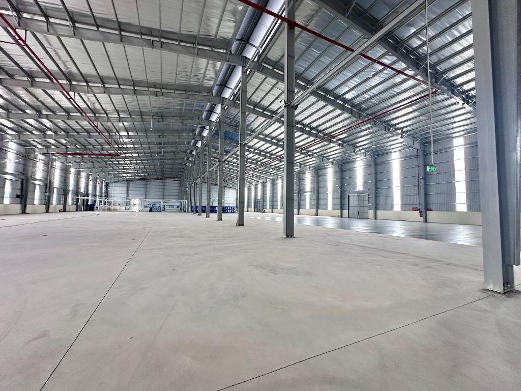 6000m kho xưởng sát KCN Quang Minh cần cho thuê, có chia nhỏ, xuất VAT, giá 115k/m