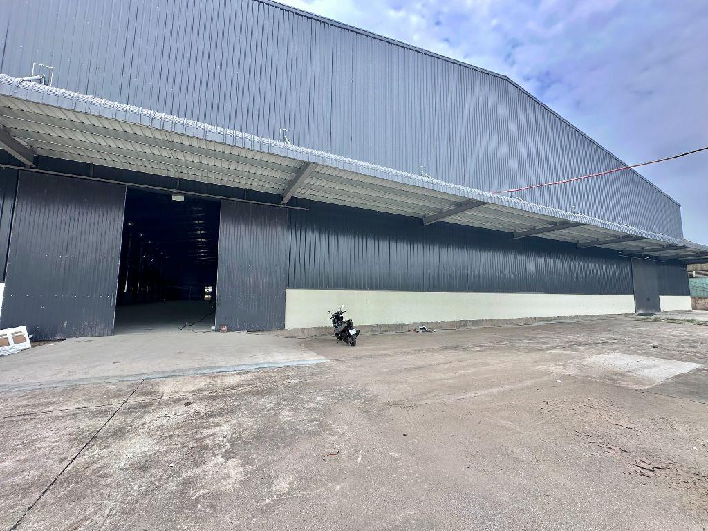 6000m kho xưởng sát KCN Quang Minh cần cho thuê, có chia nhỏ, xuất VAT, giá 115k/m