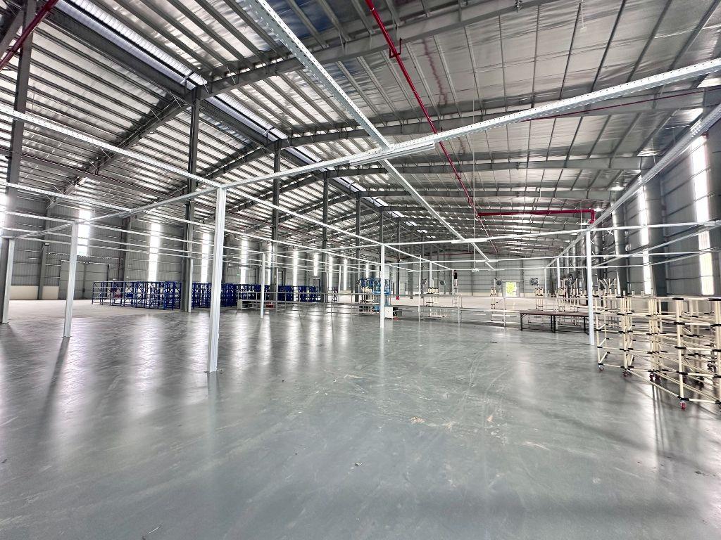 6000m kho xưởng sát KCN Quang Minh cần cho thuê, có chia nhỏ, xuất VAT, giá 115k/m