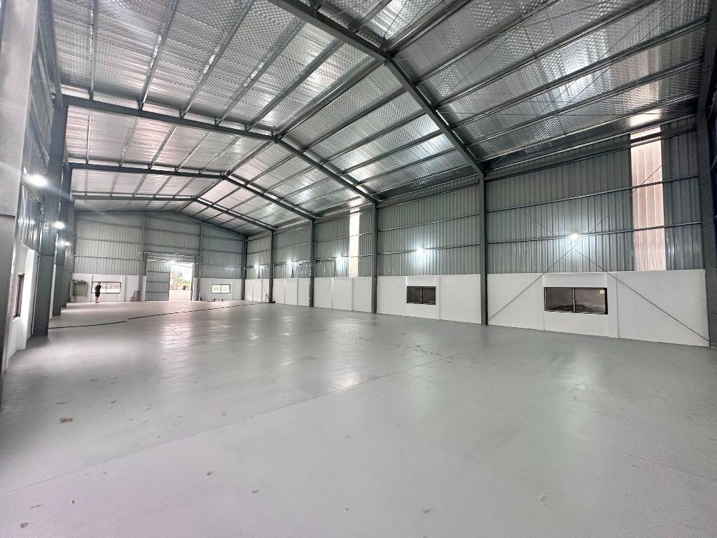 Cho thuê kho xưởng khu vực Cự Khối, DTSD 800m, pccc tự động, giá 77tr/th