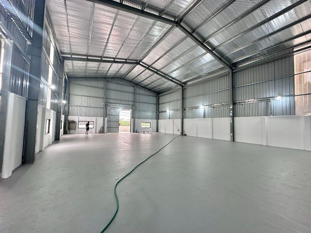 Cho thuê kho xưởng khu vực Cự Khối, DTSD 800m, pccc tự động, giá 77tr/th