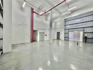215m nhà xưởng đường Cự Khối cho thuê, trong đê, container đỗ, giá 28tr/th