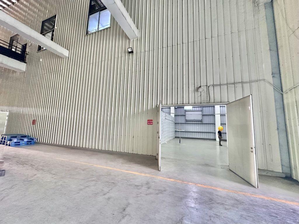 215m nhà xưởng đường Cự Khối cho thuê, trong đê, container đỗ, giá 28tr/th