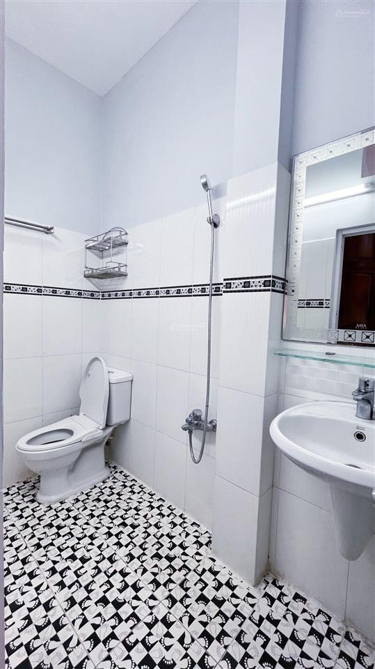 Tôi bán nhà đường quang trung, p8, gò vấp hxh 6m, 4 tầng, 6wc btct, không ngập, không thâthấm dột