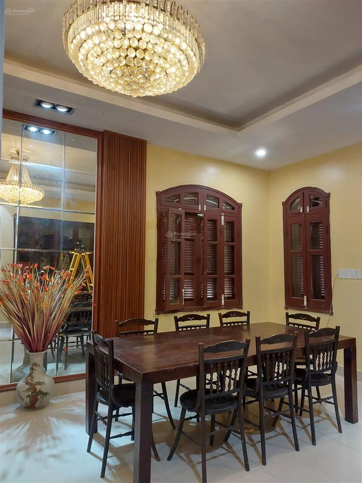 Cho thuê biệt thự 3 tầng, 4pn, 4wc, 267m2 đất, 3 tầng, 2 cổng, gara tại nhà 11a, ngõ 28/44 tứ liên