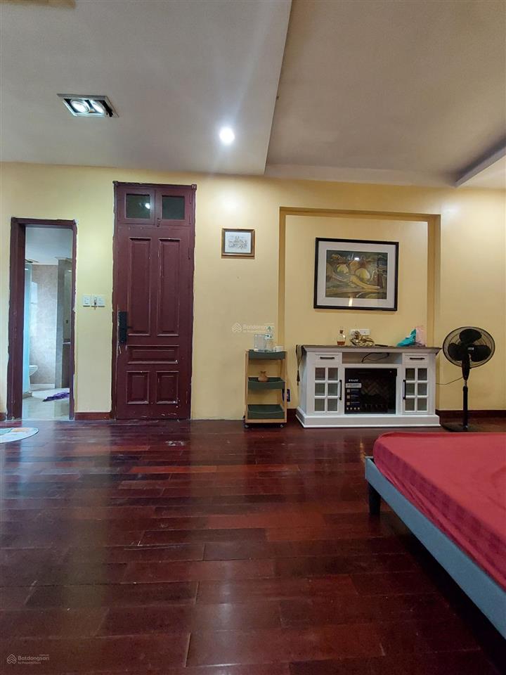 Cho thuê biệt thự 3 tầng, 4pn, 4wc, 267m2 đất, 3 tầng, 2 cổng, gara tại nhà 11a, ngõ 28/44 tứ liên