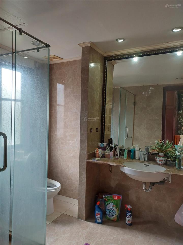 Cho thuê biệt thự 3 tầng, 4pn, 4wc, 267m2 đất, 3 tầng, 2 cổng, gara tại nhà 11a, ngõ 28/44 tứ liên