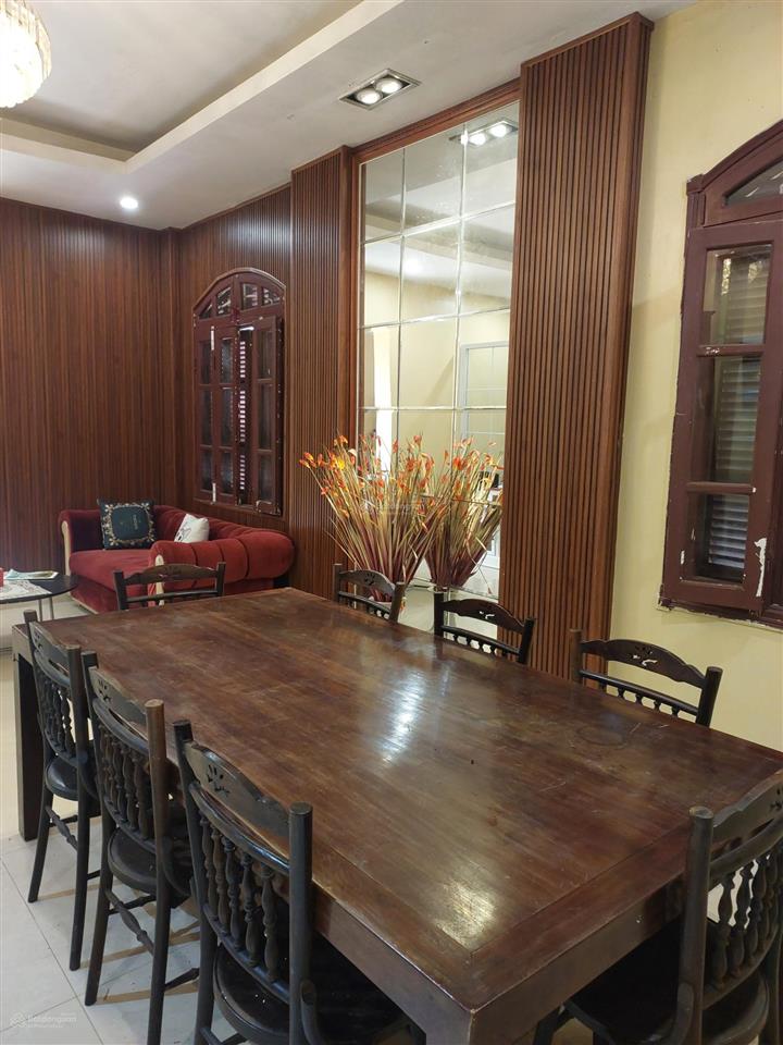 Cho thuê biệt thự 3 tầng, 4pn, 4wc, 267m2 đất, 3 tầng, 2 cổng, gara tại nhà 11a, ngõ 28/44 tứ liên