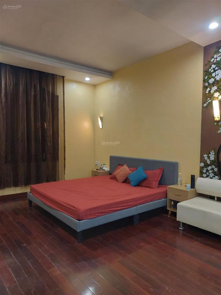 Cho thuê biệt thự 3 tầng, 4pn, 4wc, 267m2 đất, 3 tầng, 2 cổng, gara tại nhà 11a, ngõ 28/44 tứ liên