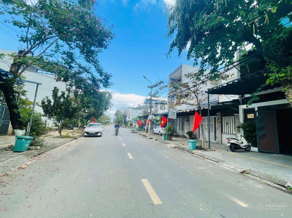 Mặt tiền đường 7m5 đinh đức thiện, hoà minh.
s= 91.2m2 ngang 5m sạch đẹp, giá 6.58 tỷ